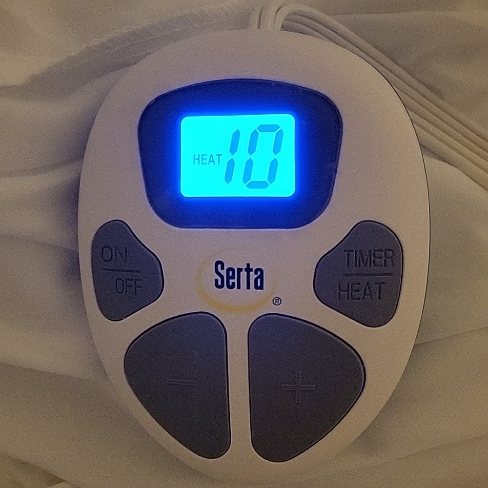 Heated White Quilted Mattress Pad with Controller New - Picture 13 of 15